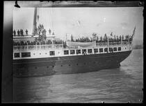 Troops aboard steamship departing for Philippines, San Francisco Bay