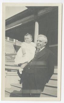 Reginaldo F. del Valle holding child