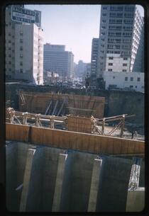 Construction of freeway, probably the Harbor Freeway